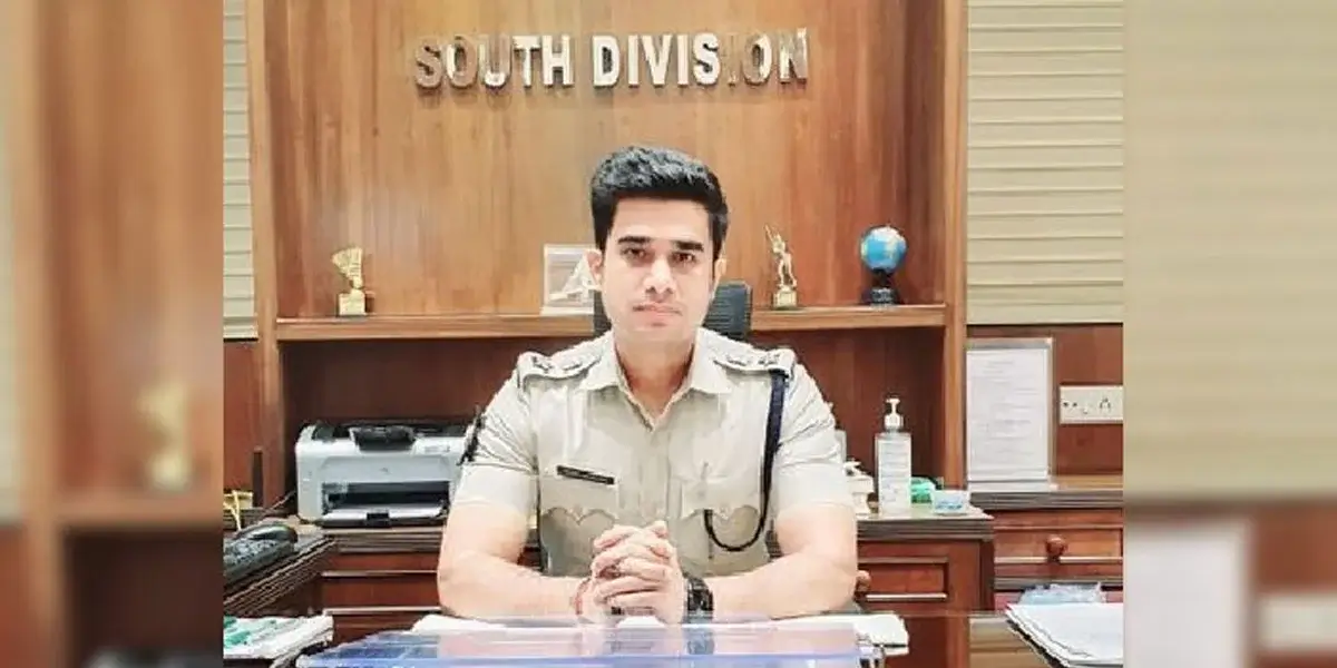 Akash Magharia IPS Biography